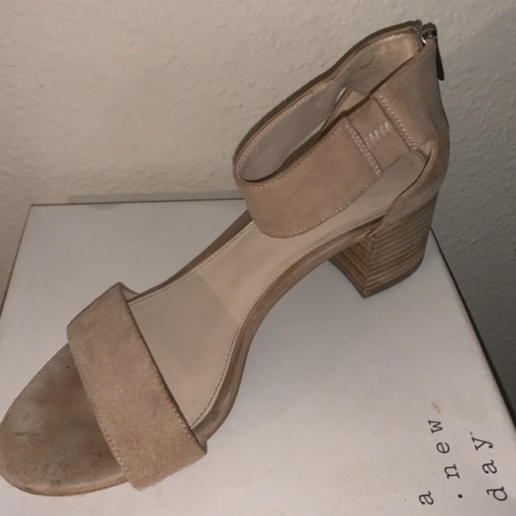 Nude Block Heel - Picture 2 of 3